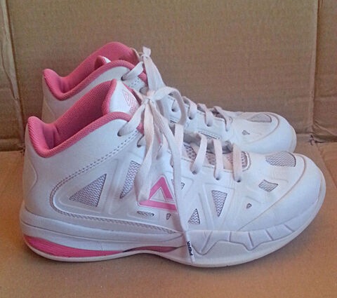 CHAUSSURES de BASKETBALL PEAK pointure 36 NEUVES 30 Aubervilliers (93)