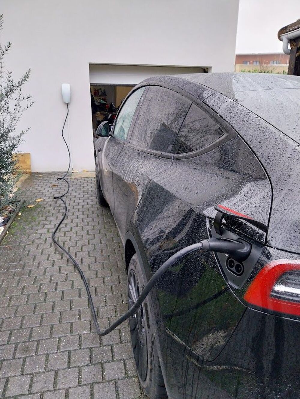   Bornes recharges et prises renforcées pour véhicules élec 