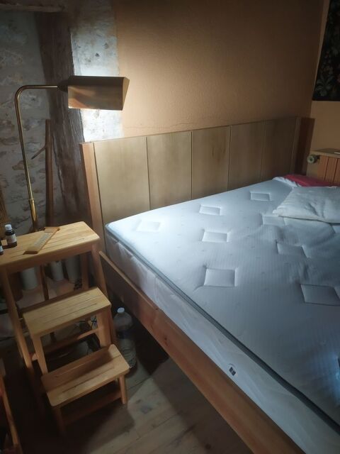 lit  chne clair 140/190 quasi neuf 750 Lacour (82)