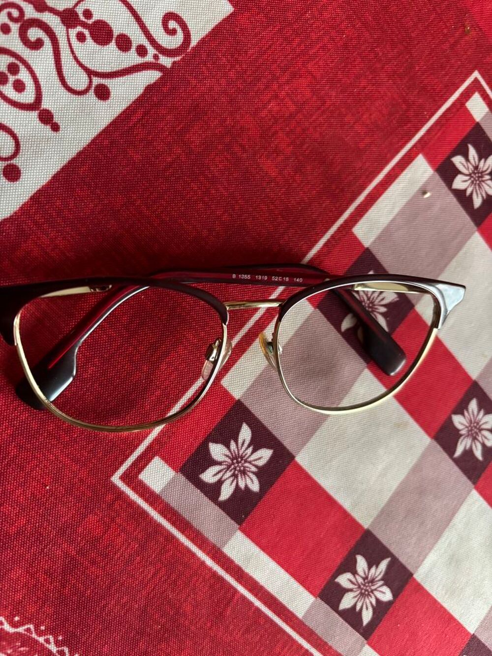 Monture lunettes sans verre 
M&eacute;tallique pour femmes 
Bijoux et montres