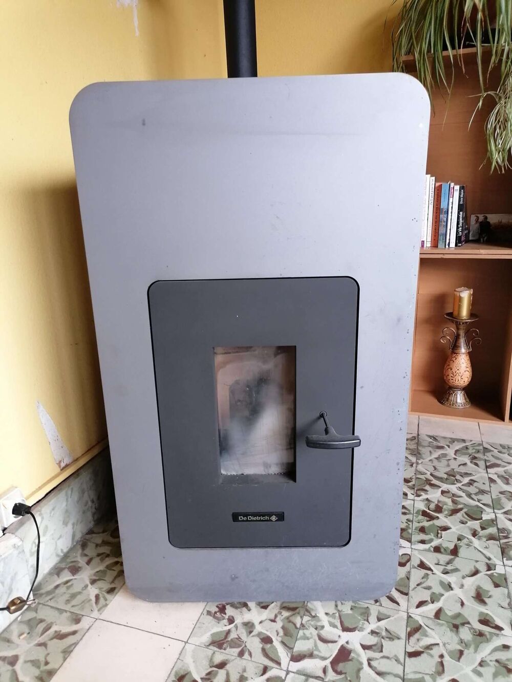 Po&ecirc;le &agrave; granul&eacute;s De Dietrich gris avec porte vitr&eacute;e Electroménager