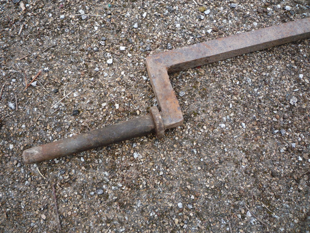 Essieu ancien fer forg&eacute;,135,5cm , carr&eacute; 3cm x 3cm (G) Bricolage