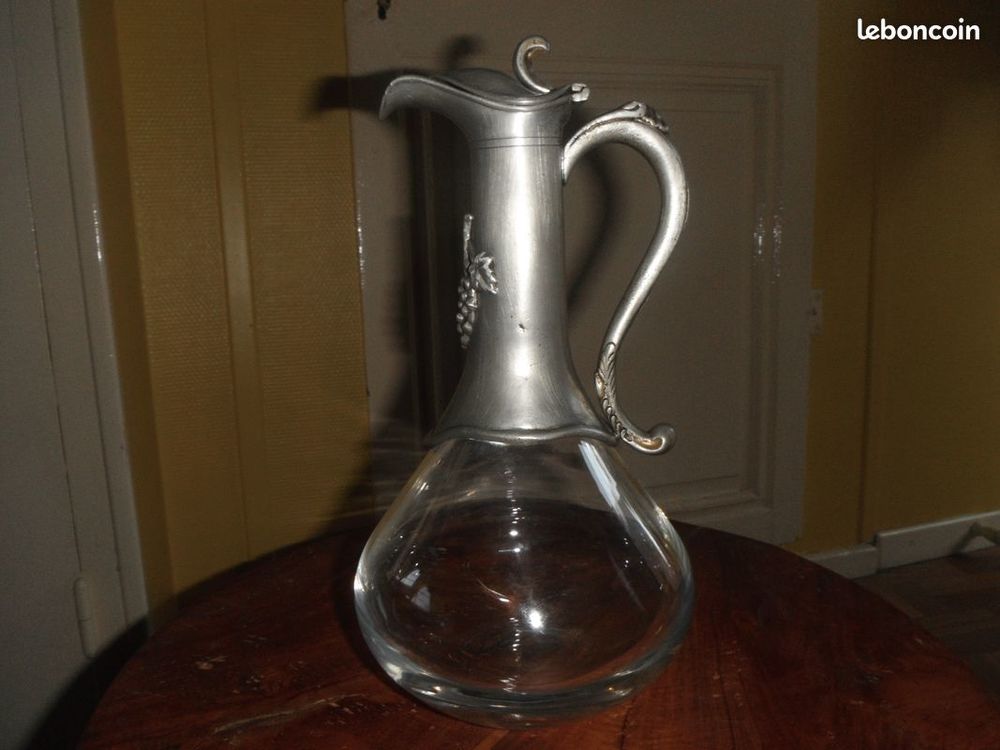 Carafe &agrave; vin &agrave; d&eacute;canter. Cristal et Etain. Etat Neuf 35 E
Décoration