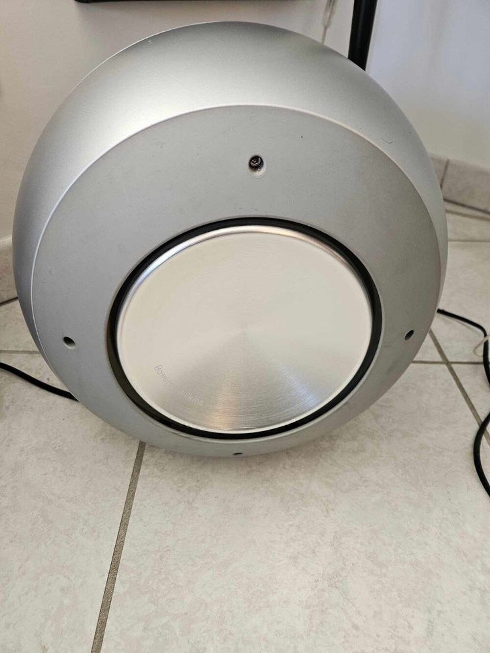 Caisson basses hi fi haut de gamme bowers wilkins Audio et hifi
