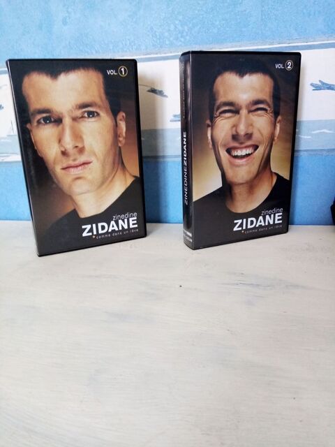 cassettes 2 vidéo sur ZIZOU   VHS 10 Évron (53)