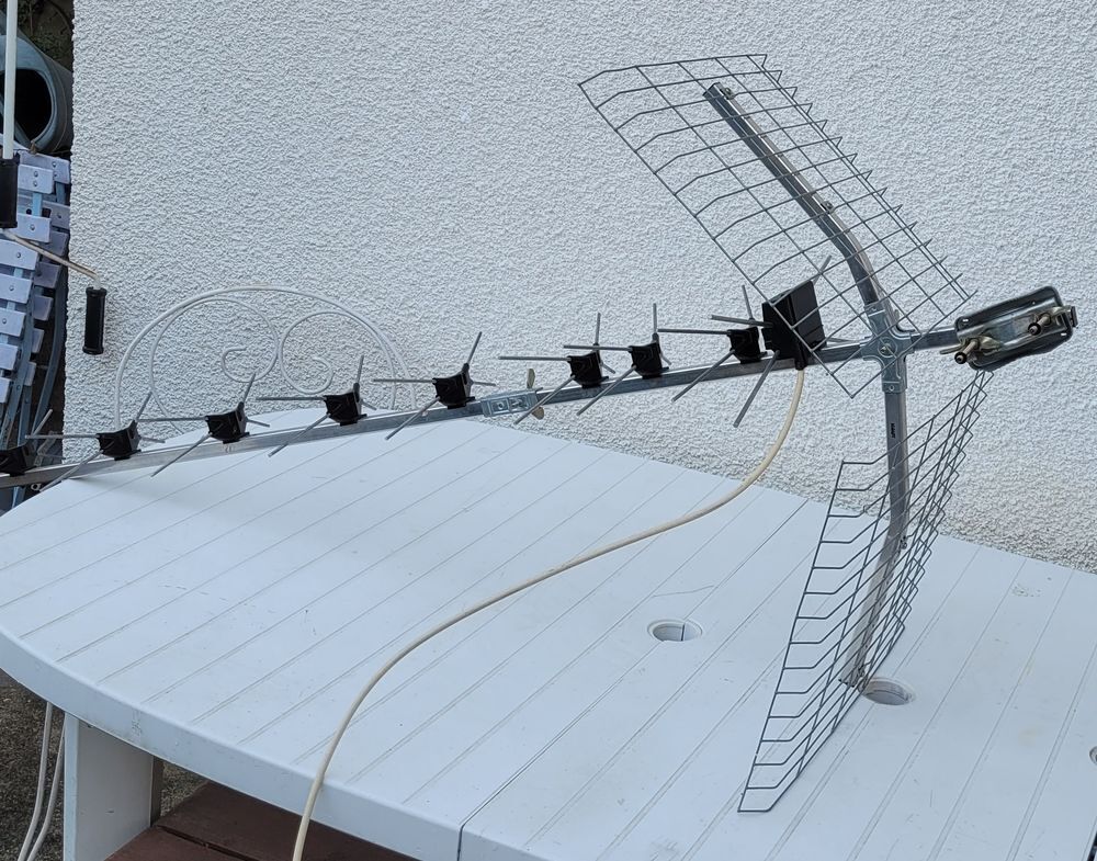 Antenne T.V. exterieur uhf Photos/Video/TV