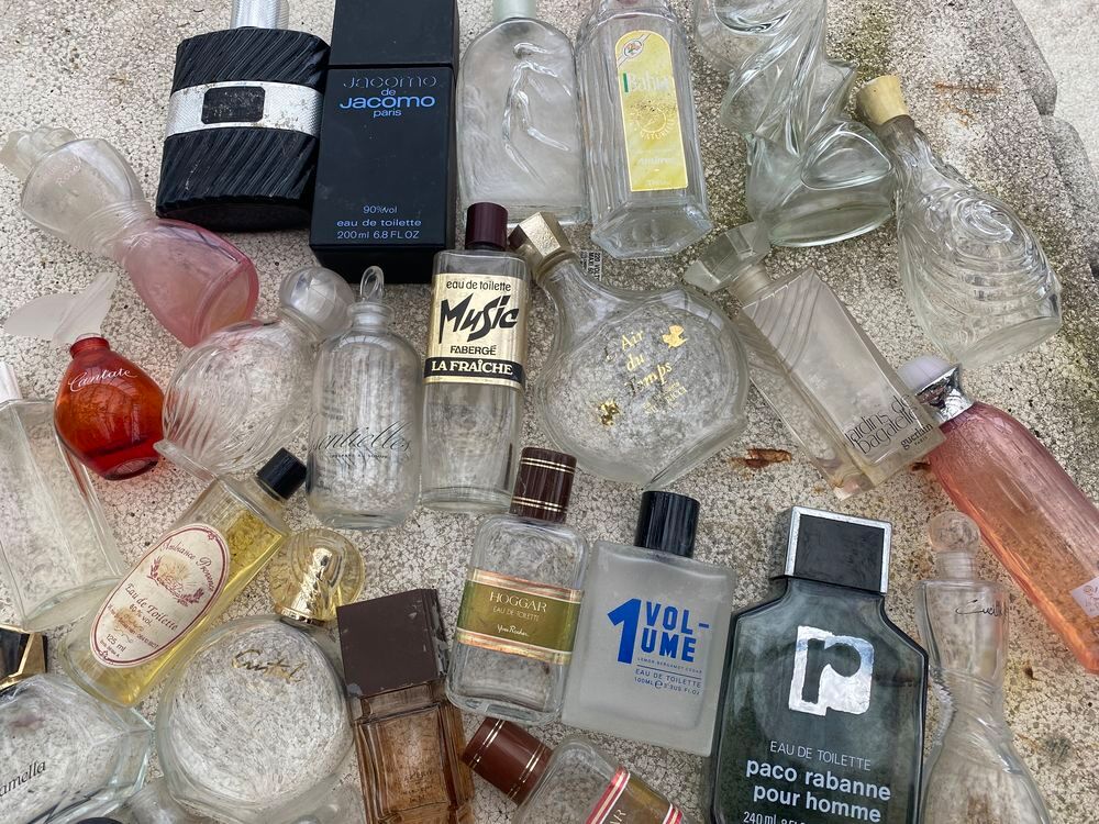 50 bouteilles de parfum vides 