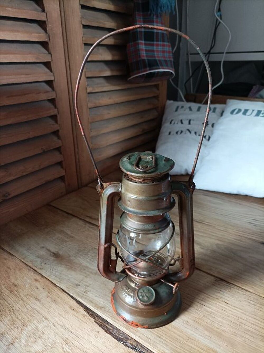Lampe temp&ecirc;te m&eacute;tal patin&eacute; r&eacute;tro M&eacute;va p&eacute;trole DP 0923077 Décoration