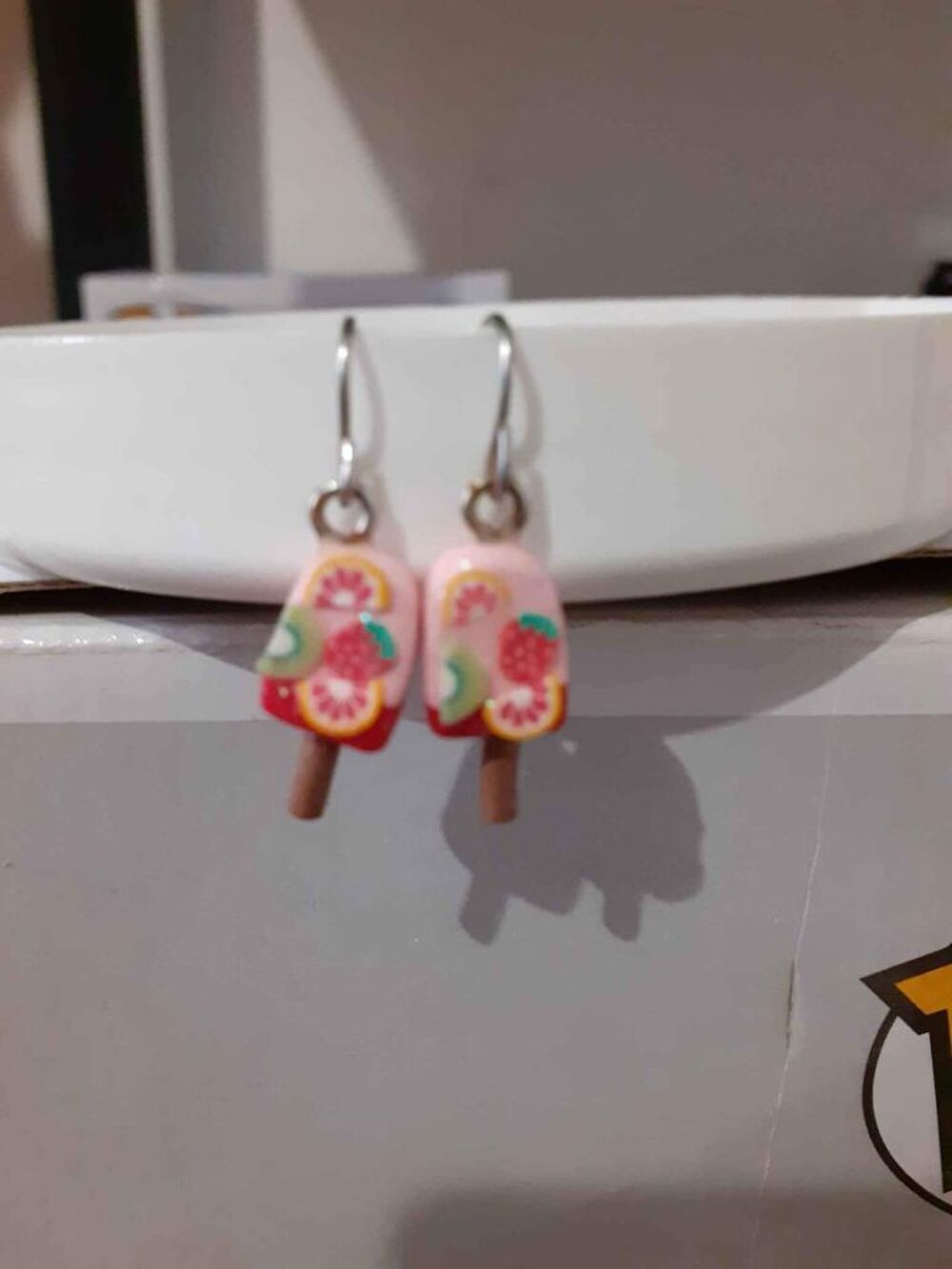 Diverses boucles d'oreilles Bijoux et montres