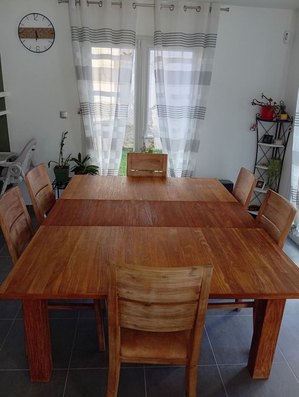 Superbe Table salle &agrave; manger carr&eacute;e en ch&ecirc;ne massif lasur&eacute;e Meubles