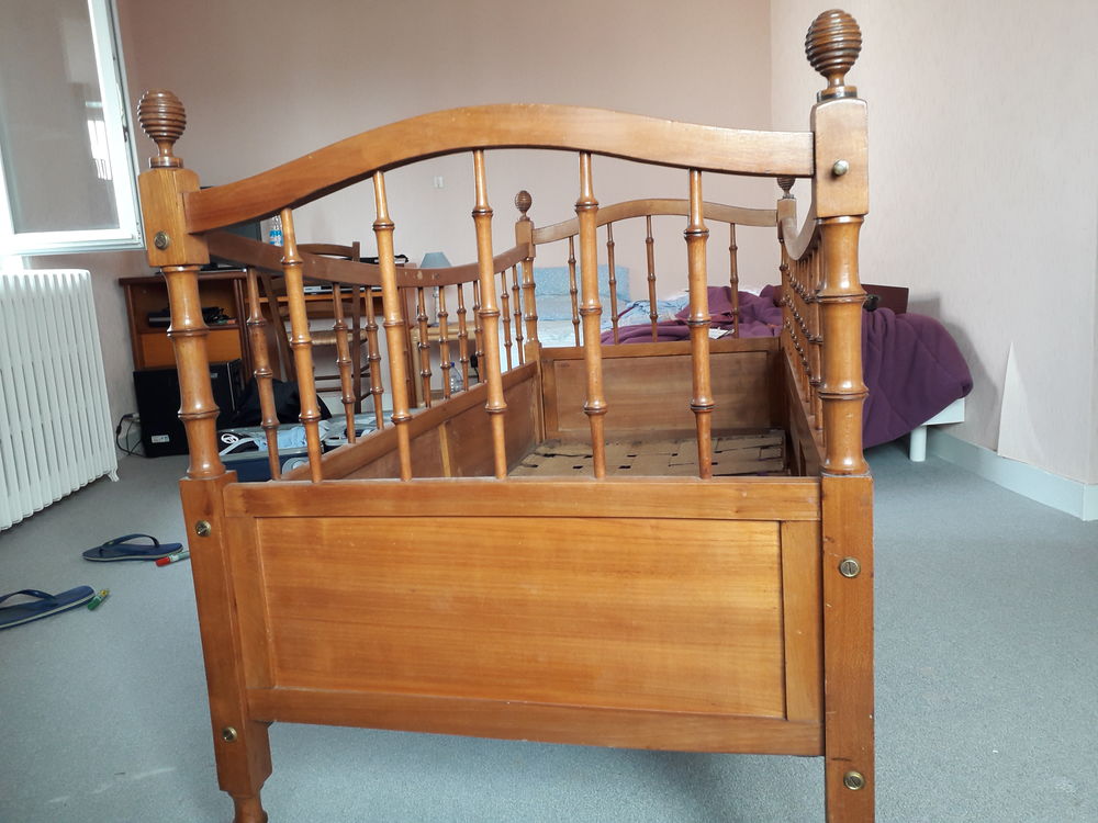 Tr&egrave;s joli lit b&eacute;b&eacute; en bois Meubles