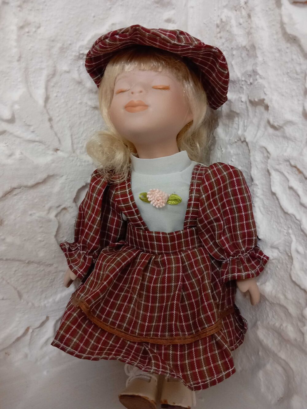 poup&eacute;e en porcelaine de collection 