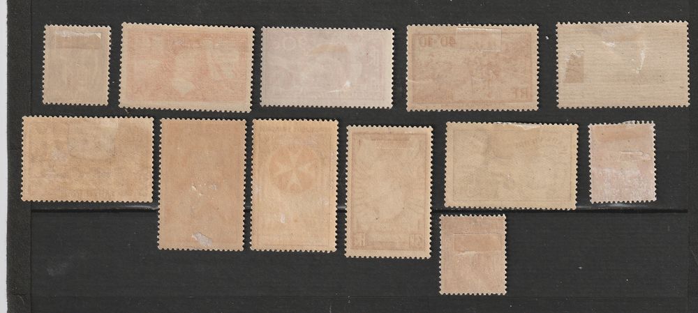 Timbres Neufs*avec CHARNIERE qqs adh&eacute;rences sur la gomme 