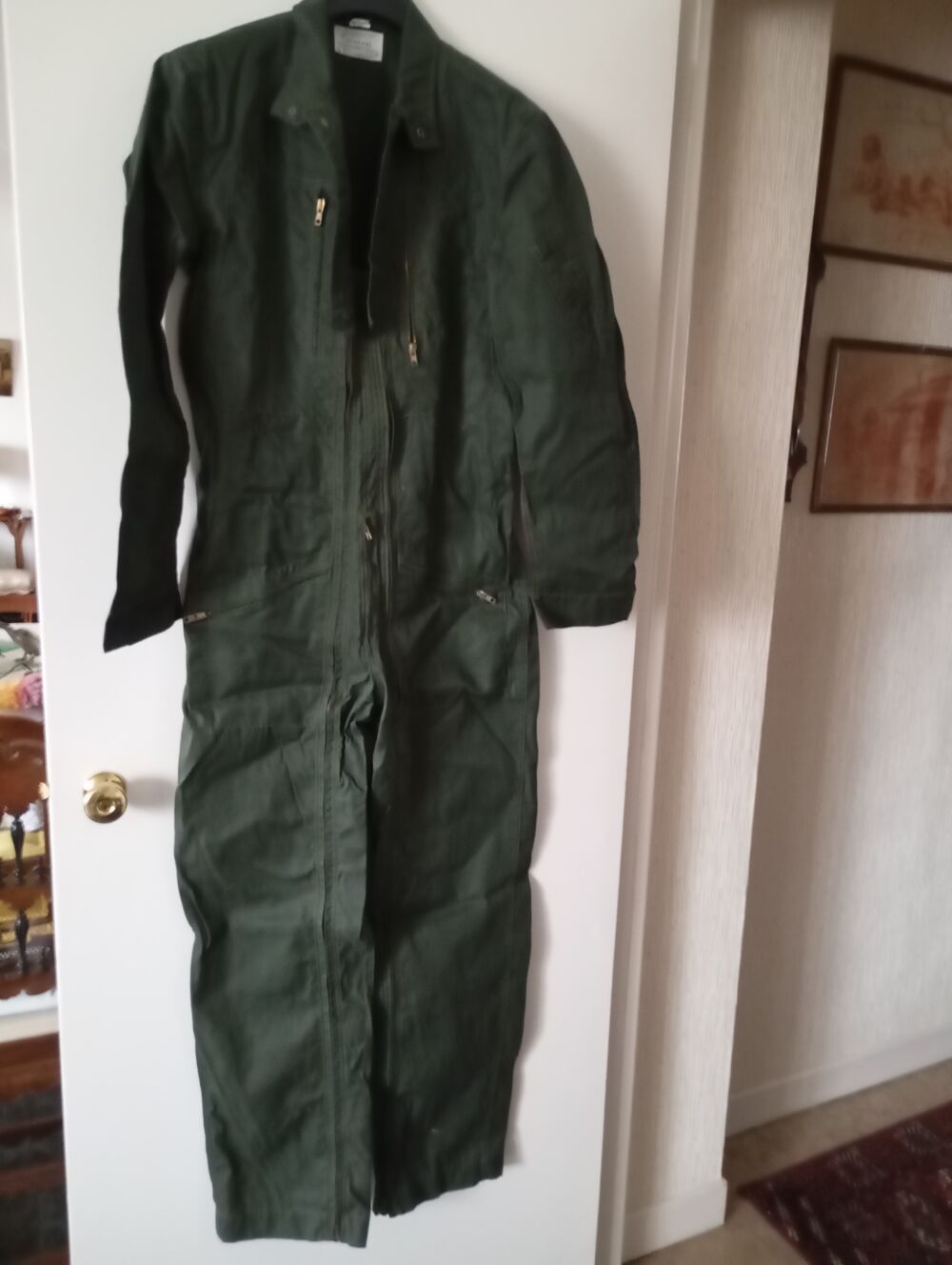 Deux combinaisons de pilote d'h&eacute;licopt&egrave;re Vtements