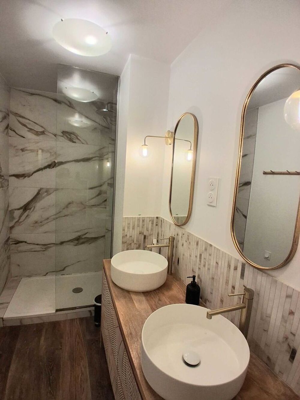 Vente Appartement apparemment T4 +terrasse + jardin + parkings Marseille 8