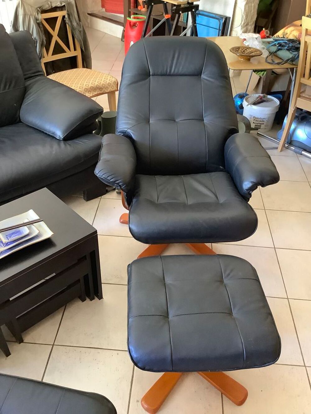 Une paire de fauteuil relax en cuir inclinaison r&eacute;glable Meubles