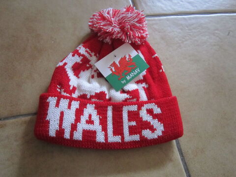 Un bonnet blanc et rouge 10 Brignais (69)