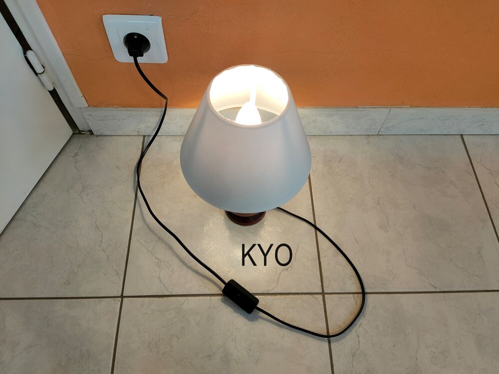 Lampe chevet bois &agrave; poser abat-jour conique rond blanc tissu Décoration