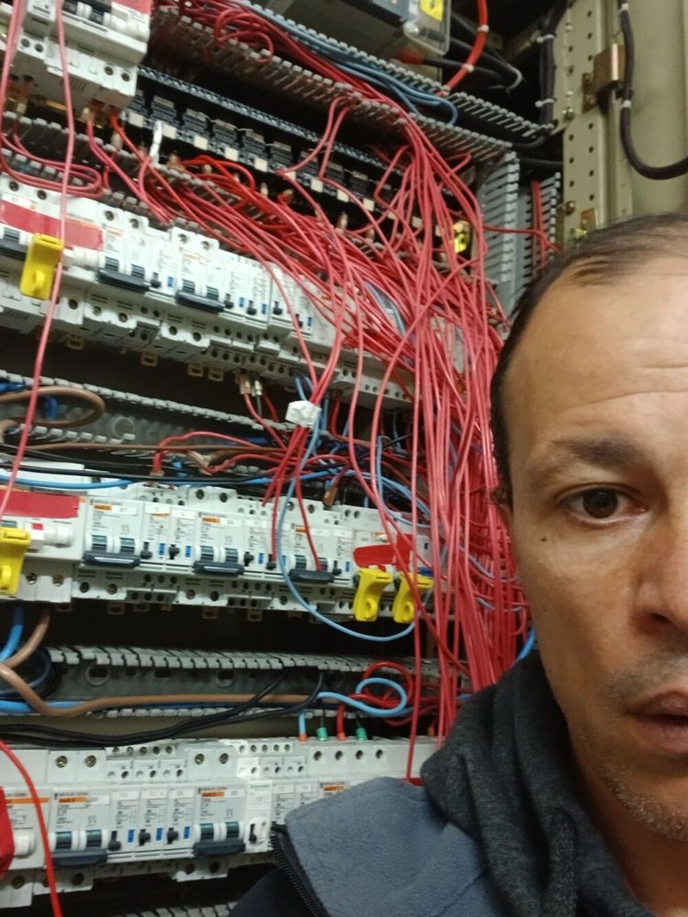   Electritien qualifié  