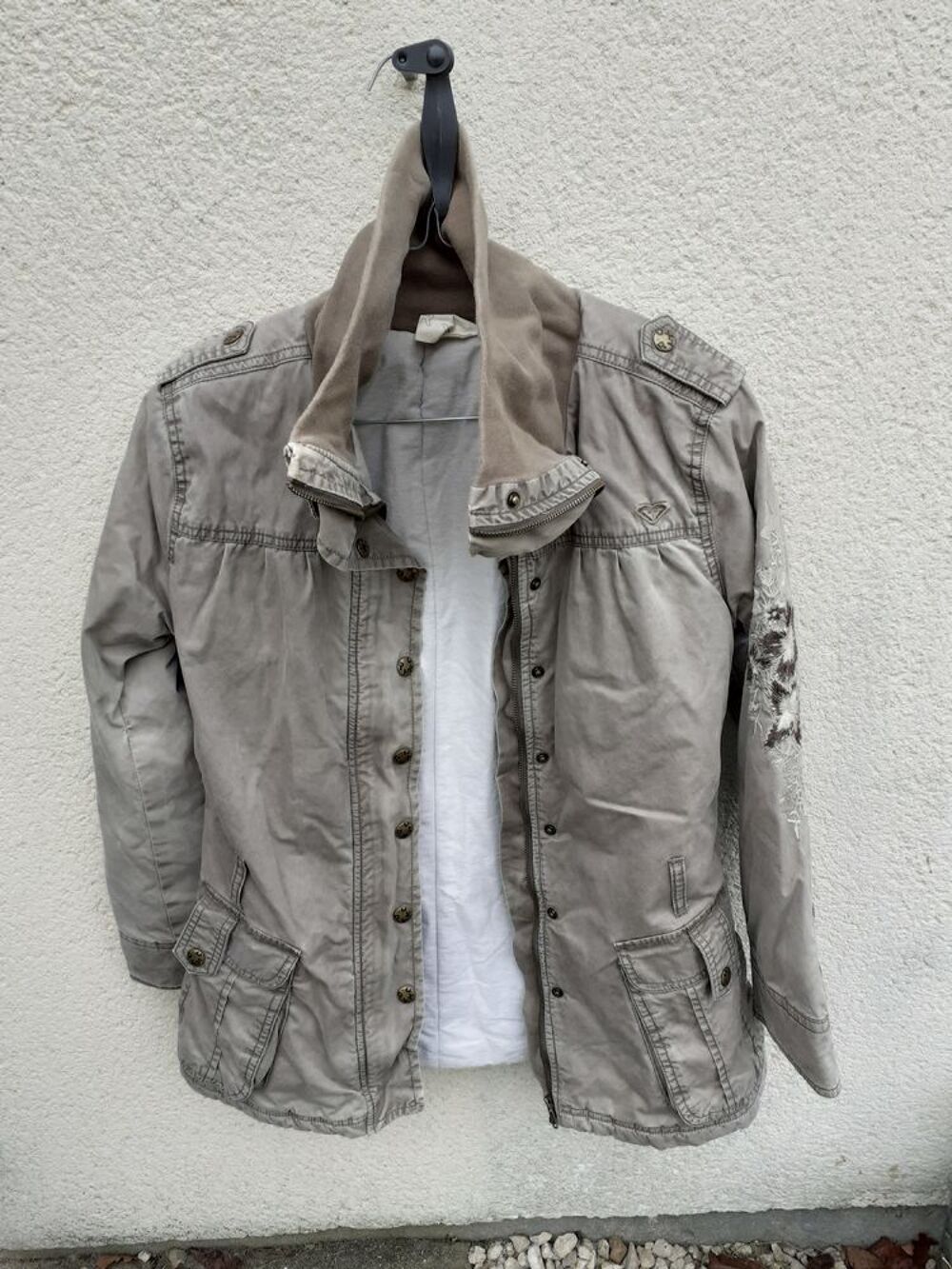 Un manteau chaud taille M marque Roxy Vêtements