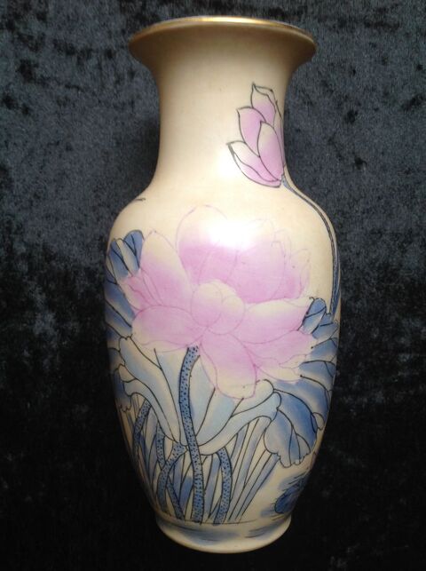 VASE ASIATIQUE PEINT � LA MAIN Envoi possible
7 Tr�gunc (29)