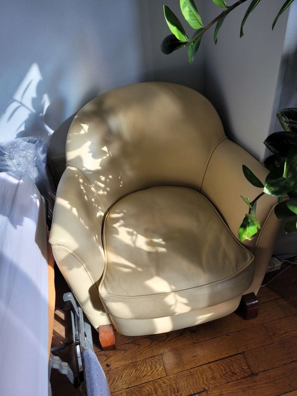 fauteuil cuir blanc en tr&egrave;s bon &eacute;tat style art d&eacute;co Meubles