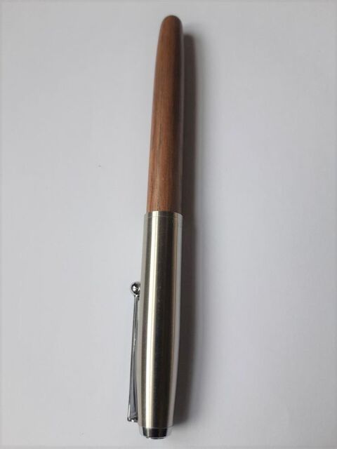 stylo plume NEUF en bois et acier 18 La Seyne-sur-Mer (83)