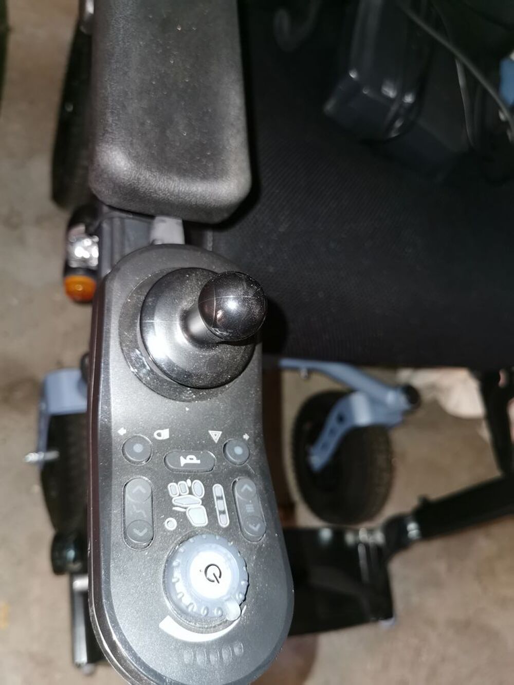 fauteuil roulant &eacute;lectrique Meubles