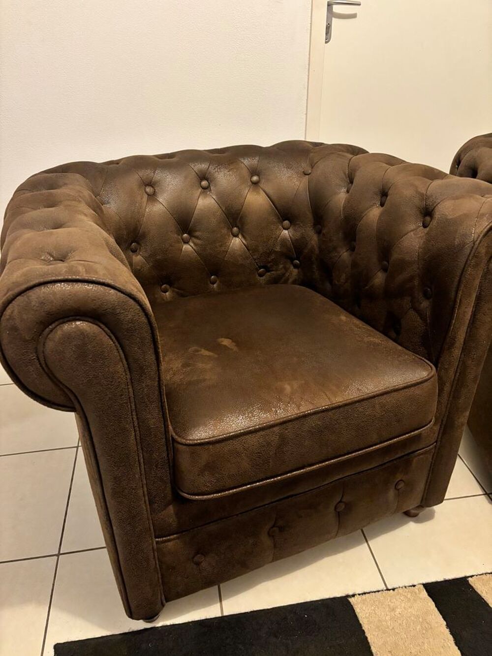 2 fauteuils &Eacute;tat Neuf type Chesterfield Décoration