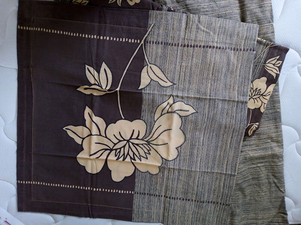 Parure draps 3 suisses marron fleurs Décoration