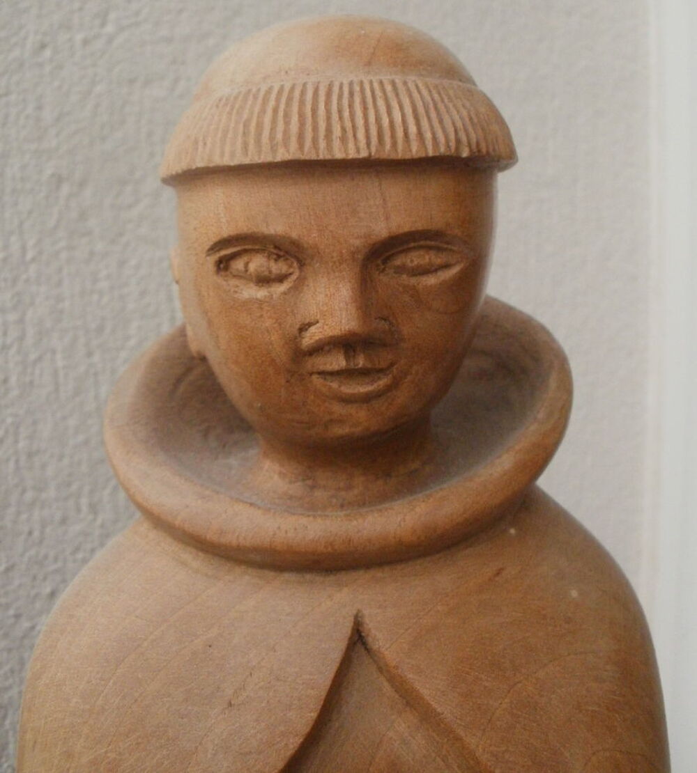Statue d'un moine, sculpture en bois sign&eacute;e SARRADET P Décoration