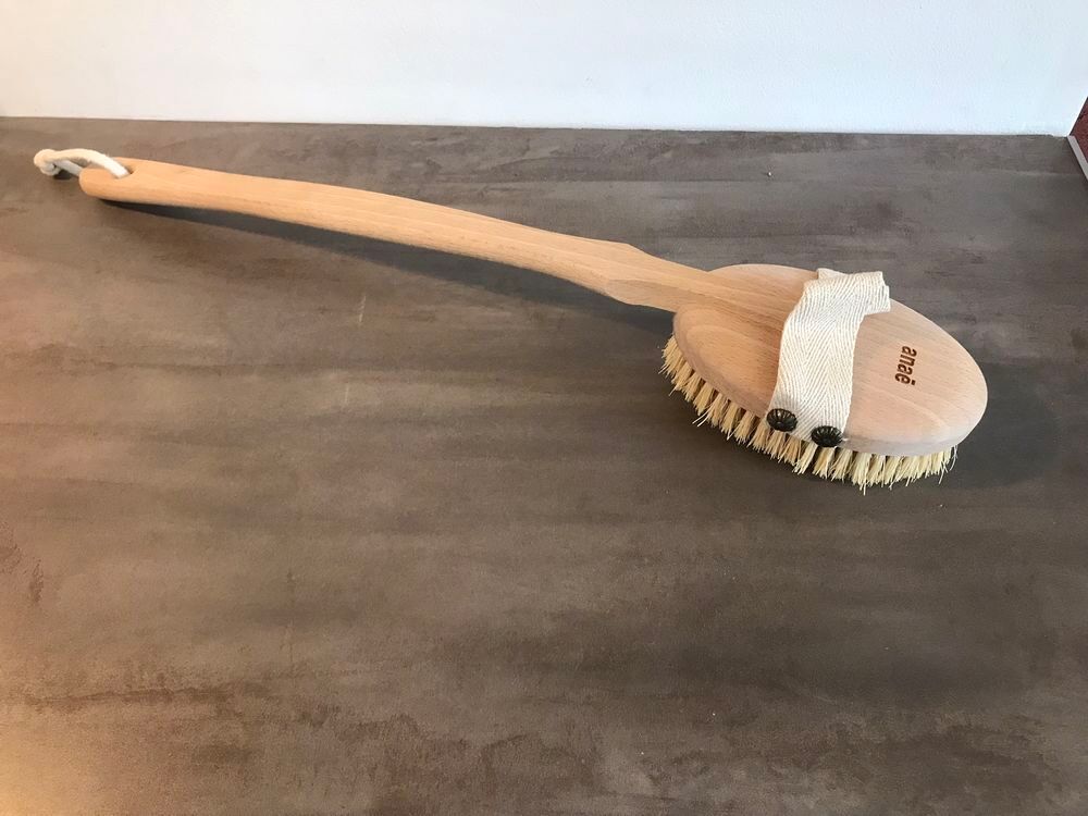 Brosse pour le corps en bois, marque Ana&eacute;, neuve,
Vêtements