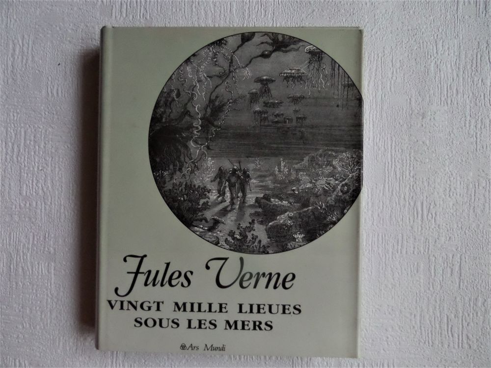 jules verne VINGT MILLIE LIEUES SOUS LES MERS Livres et BD