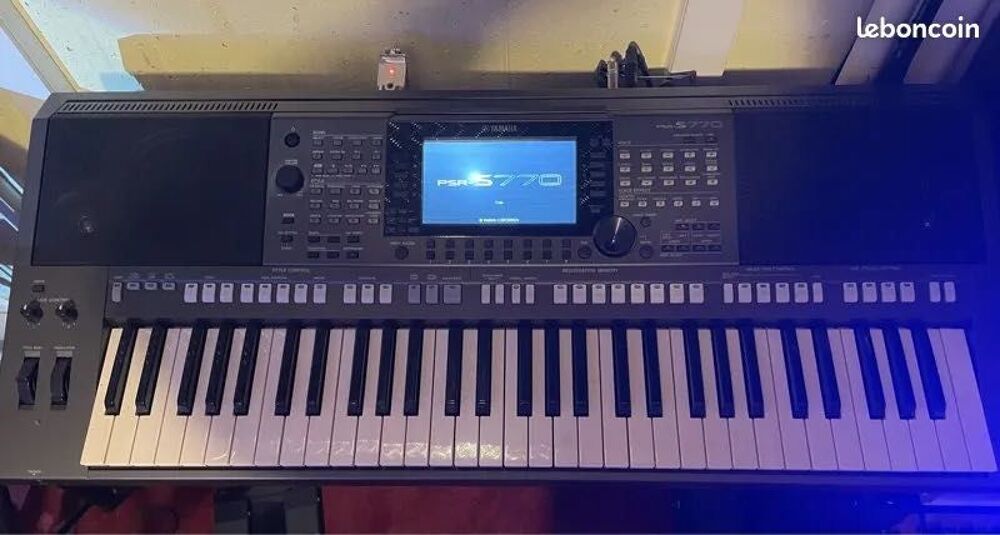 Yamaha PSR S770 Piano/Keyboard Instruments de musique