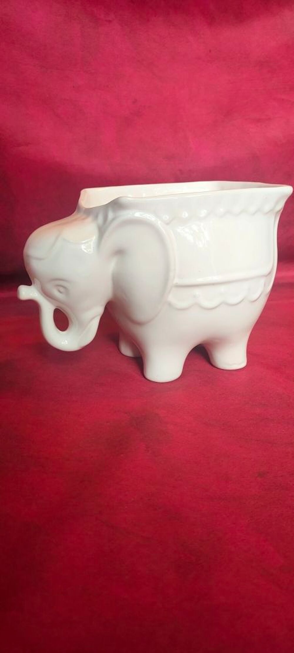 Cache pot blanc &eacute;l&eacute;phant en fa&iuml;ence Décoration