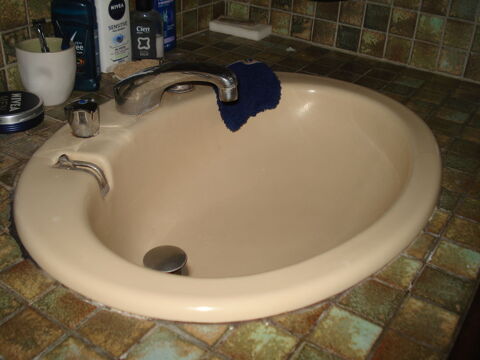 Lavabos de salle de bain
15 Lassay-les-Ch�teaux (53)