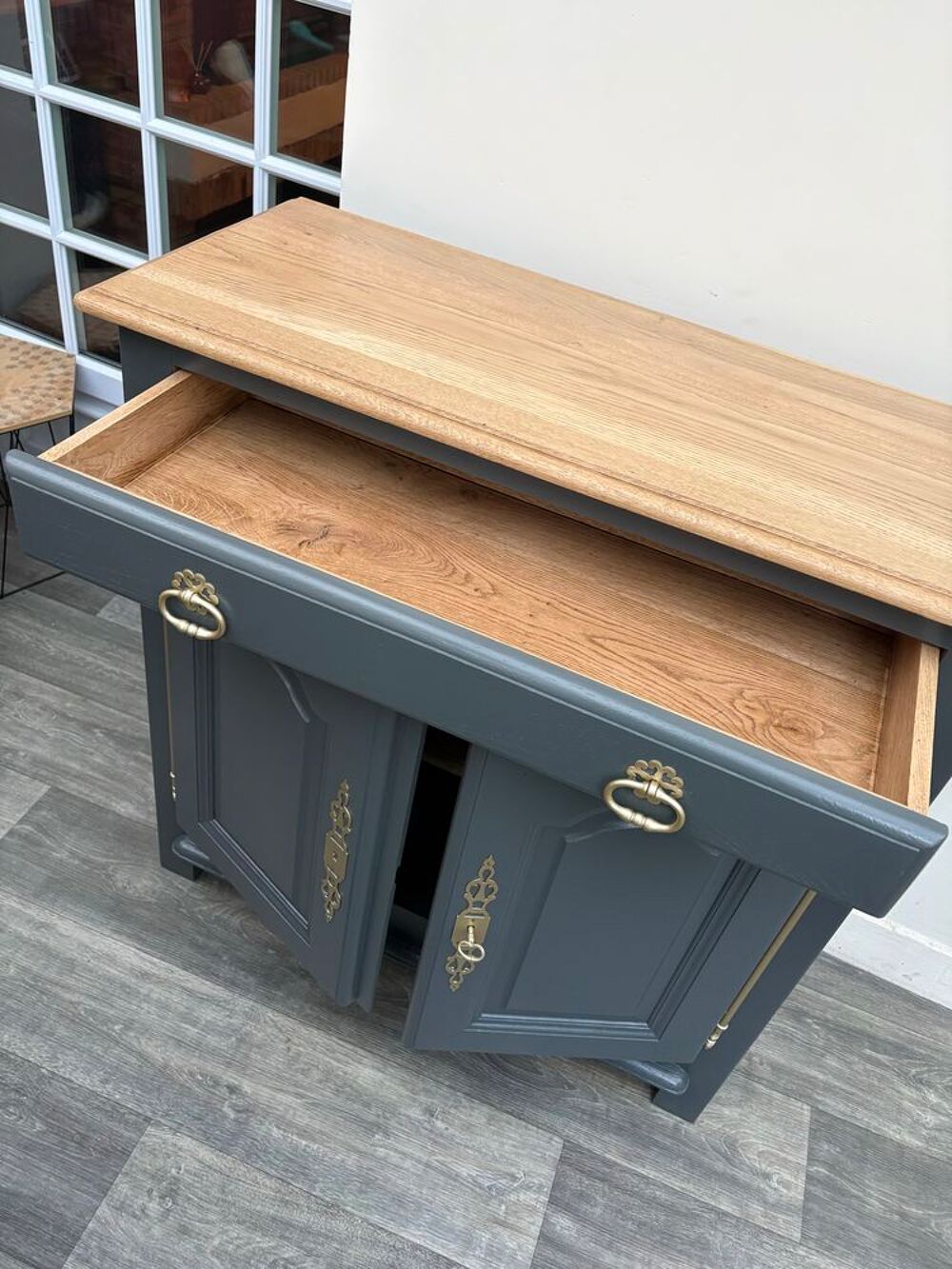 buffet ancien avec deux porte et un grand tiroir relooker Meubles