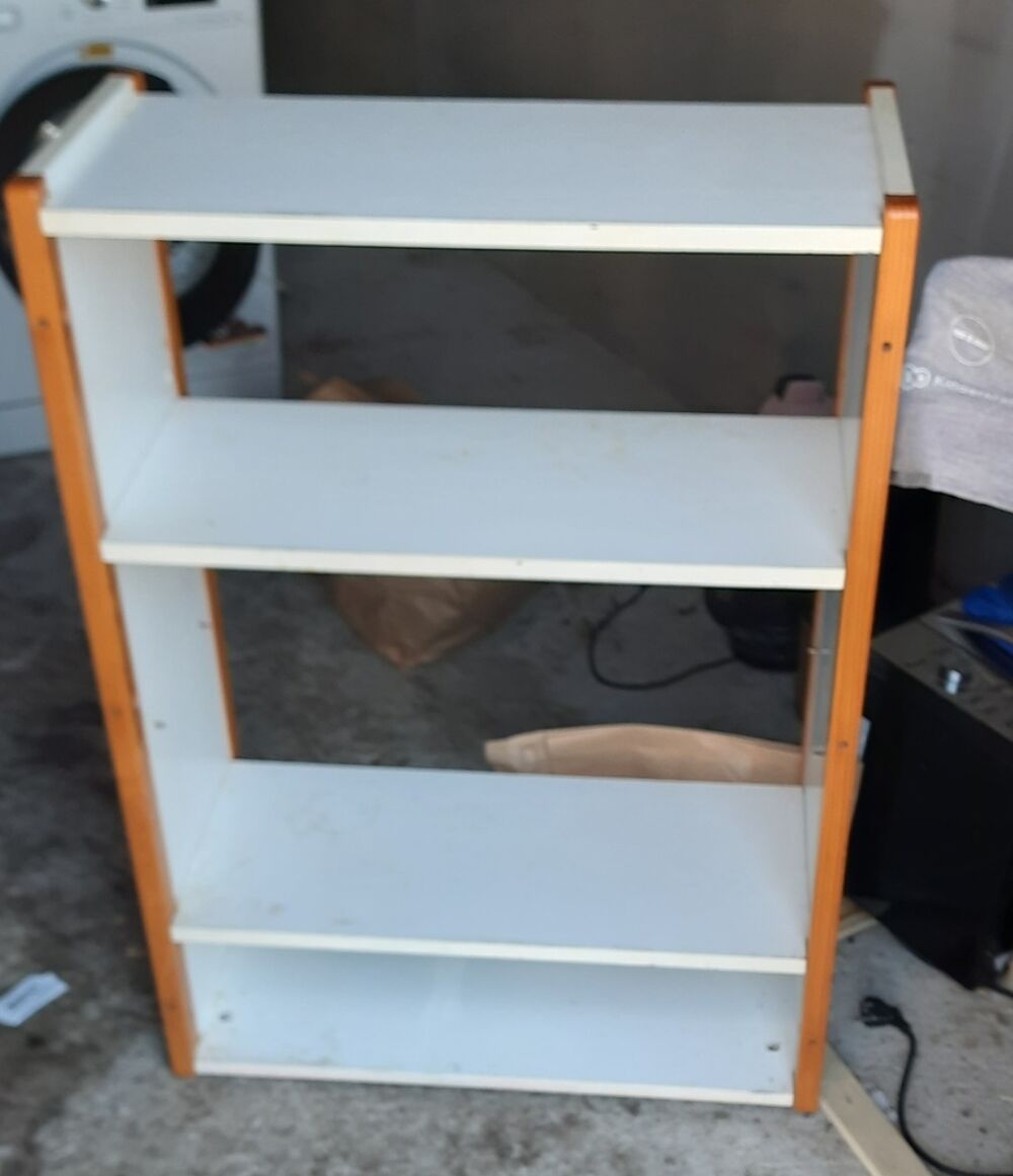 &Eacute;tag&egrave;re en bois 3 niveaux blanche il faut juste nettoyer Meubles