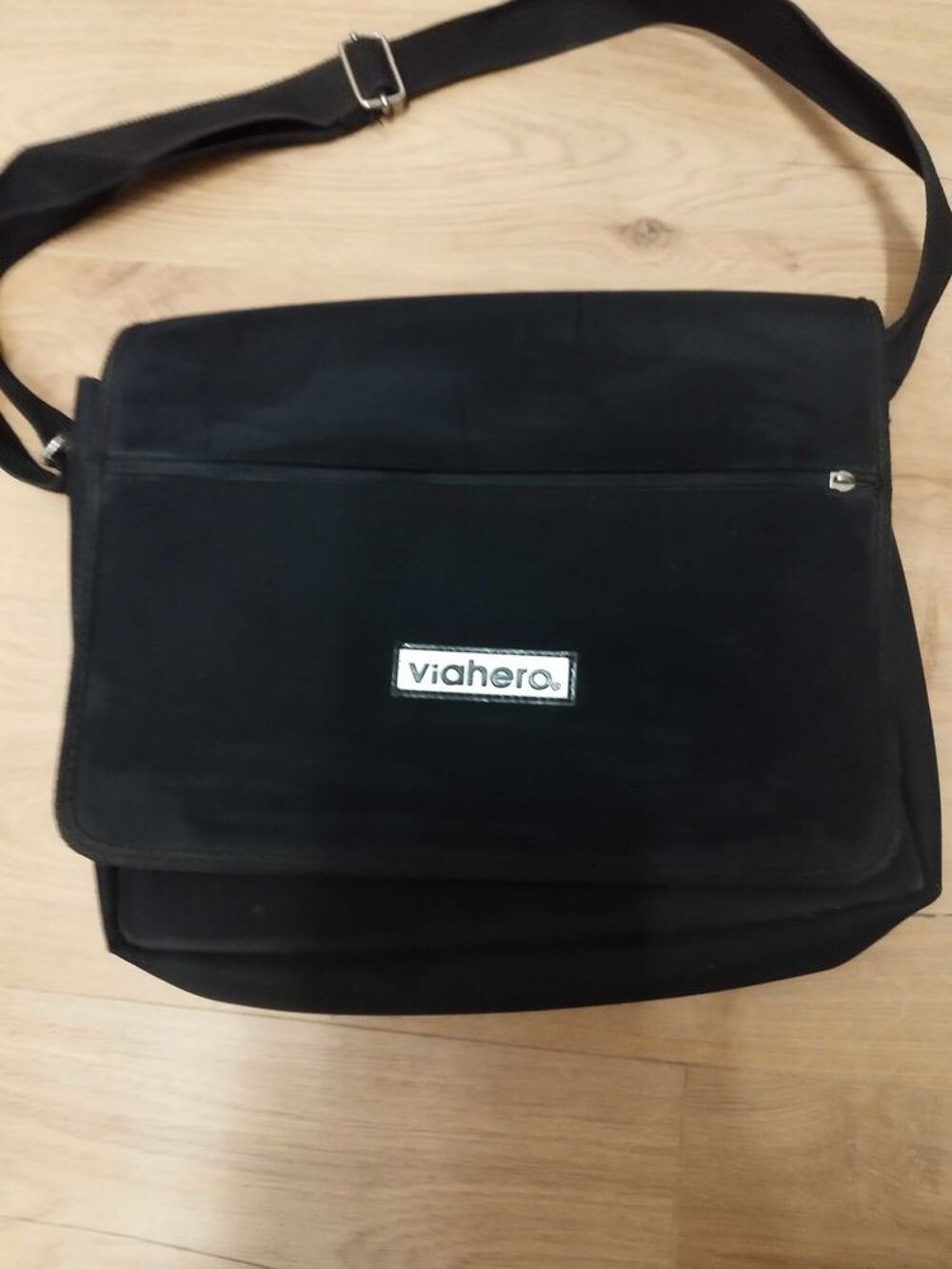 Sac marque Viahero dimension 35 cm x 35 cm Maroquinerie