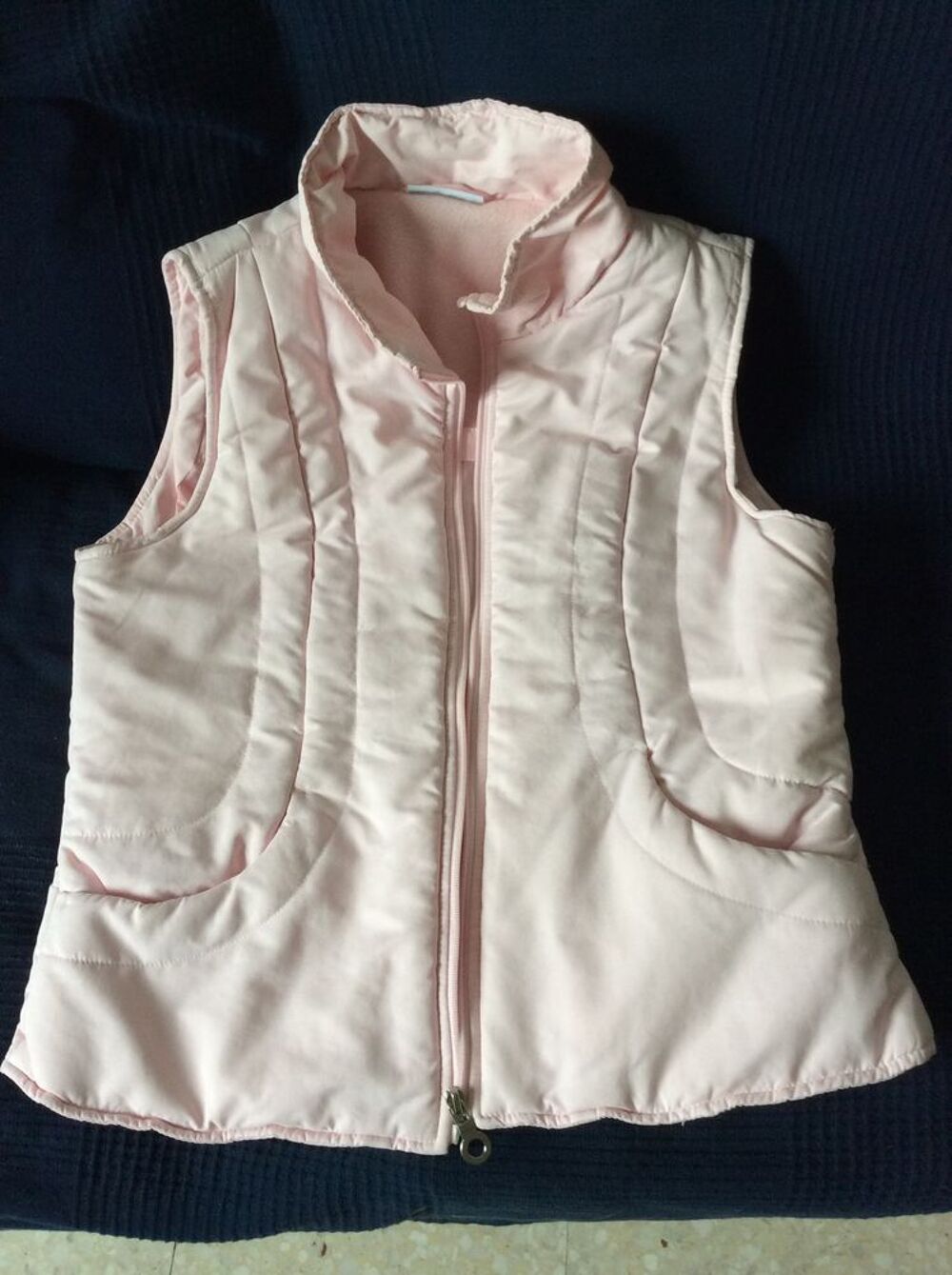 Blouson Doudoune SANS MANCHE 
Belle qualit&eacute; Vtements