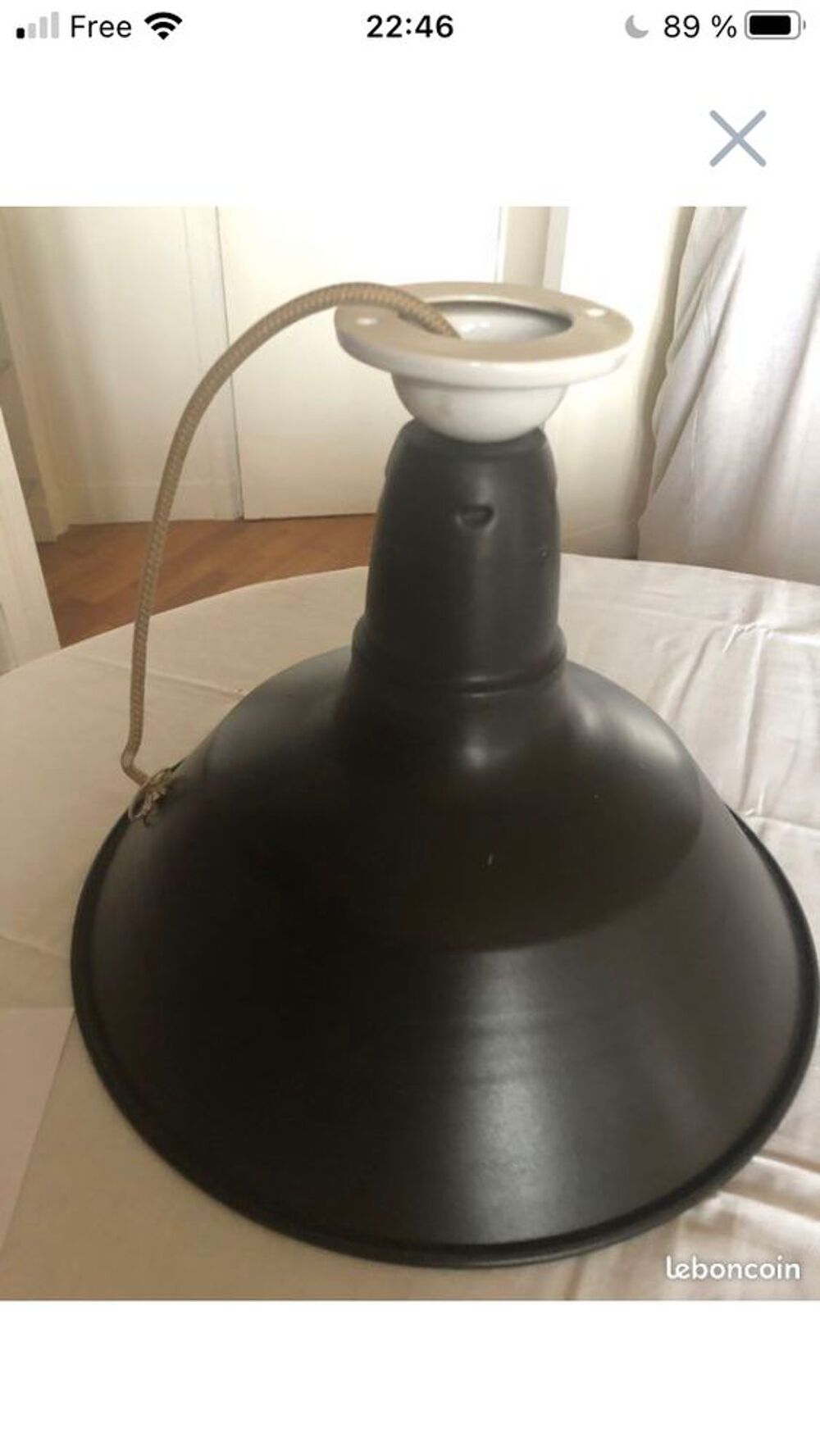 lampe &agrave; suspension en acier &eacute;maill&eacute; noir Décoration