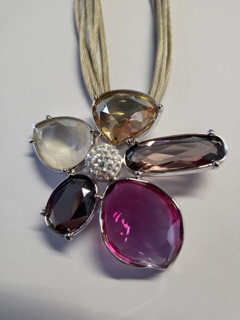 Collier Pendentif fleur swarovski 50 Irigny (69)