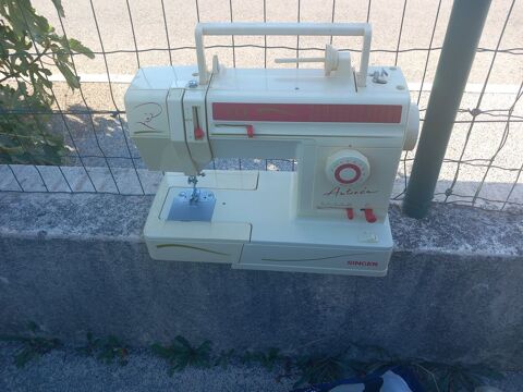 Machine à coudre   SINGER  La Garde (83)