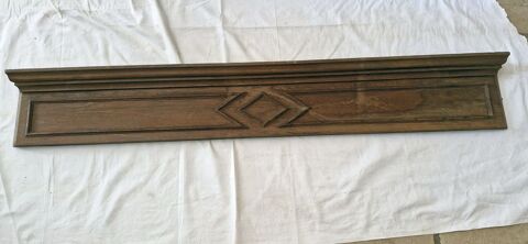 Ancien fronton sculpté en bois chène
avec corniche
L 129cm
Saint-Pierre-les-Étieux (18)