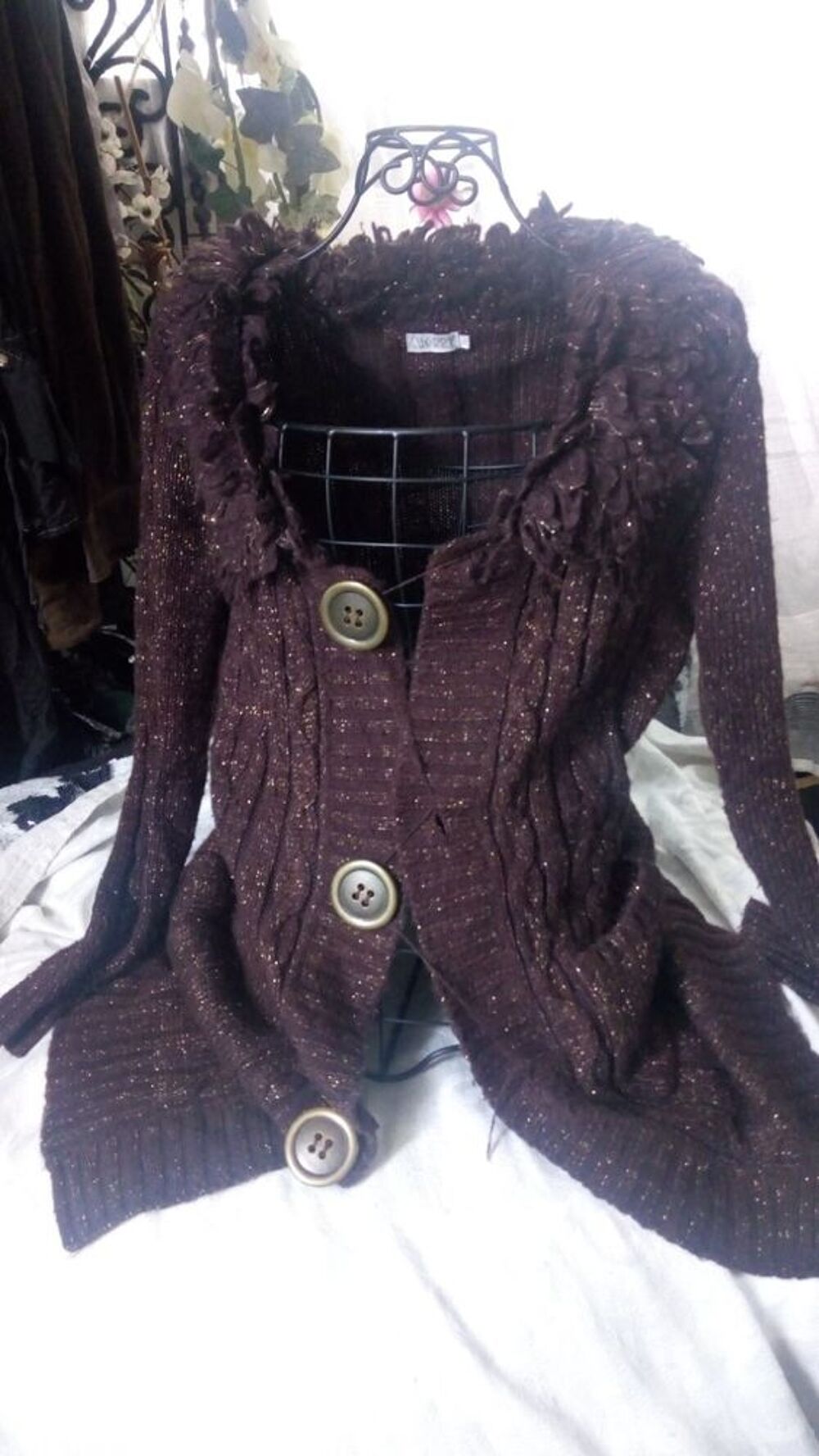 gilet chocolat &agrave; fil dor&eacute; T.2 Vêtements