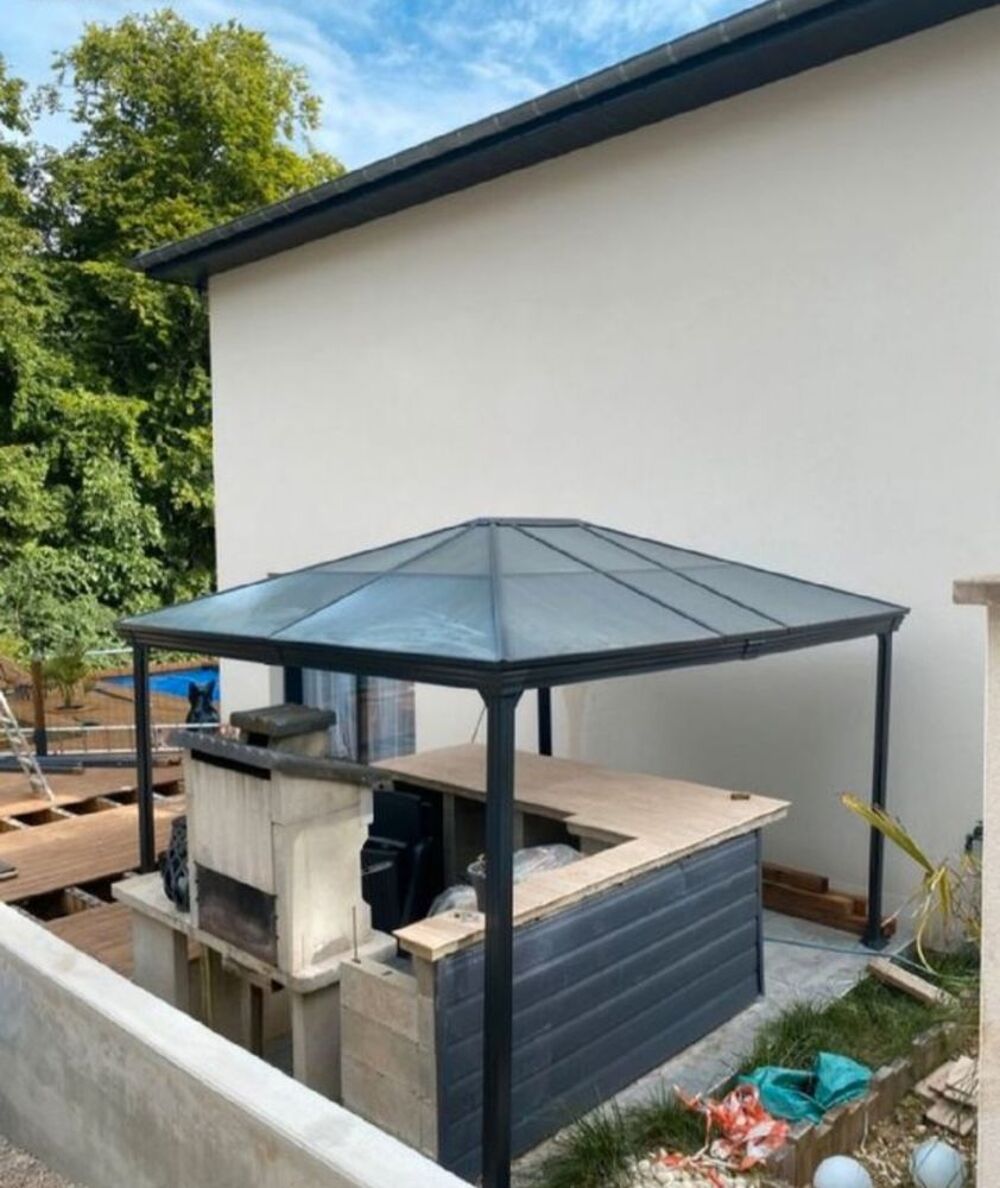 Tonnelle polycarbonate 3,5 m x 2,8 m avec rideaux Jardin