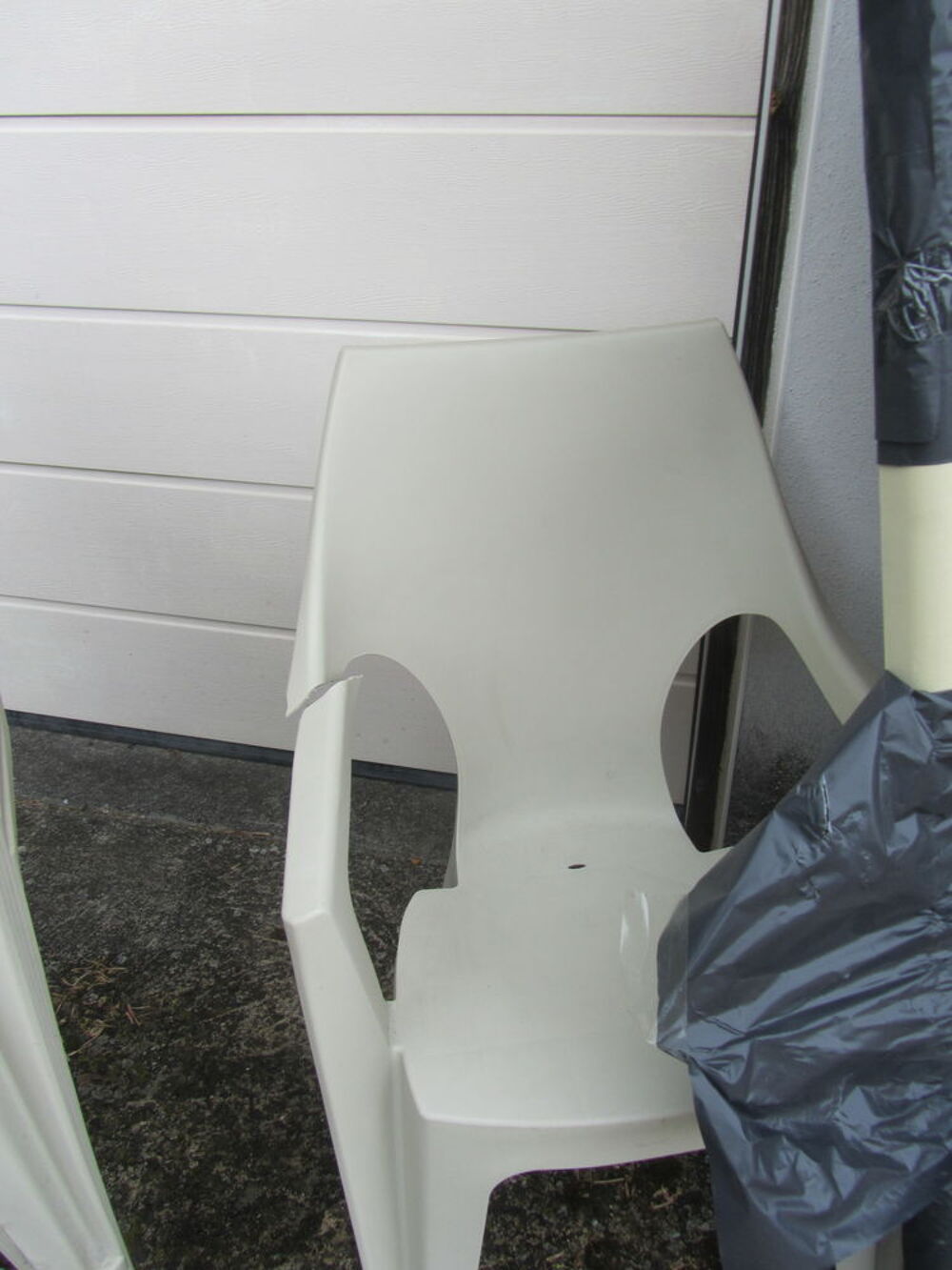 table de jardin et chaises Jardin