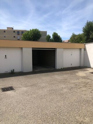  Parking / Garage � louer 16 m� Avignon