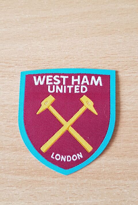 écusson en tissu 
West Ham United Football Club
6x6,5 cm
5 Carnon Plage (34)
