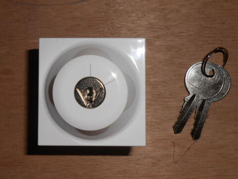 INTERRUPTEUR A CLEF A 2 POSITIONS LEGRAND MOSAIC 45 (70) 25 Vend�me (41)